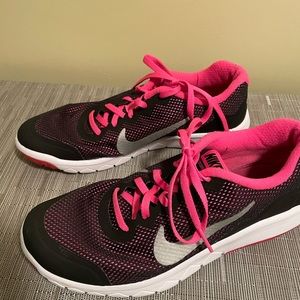 Nike sneakers. Youth 6.5.